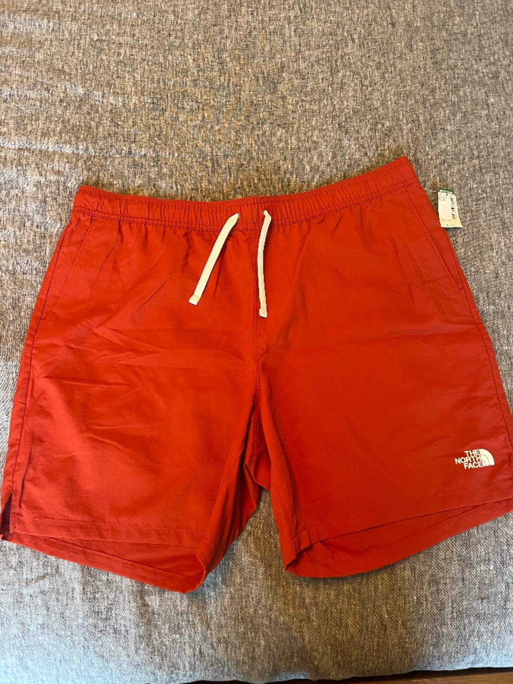 Men’s athletic shorts or bathing suit. THE NORTH FACE. Size:XL. Colour: Rust.